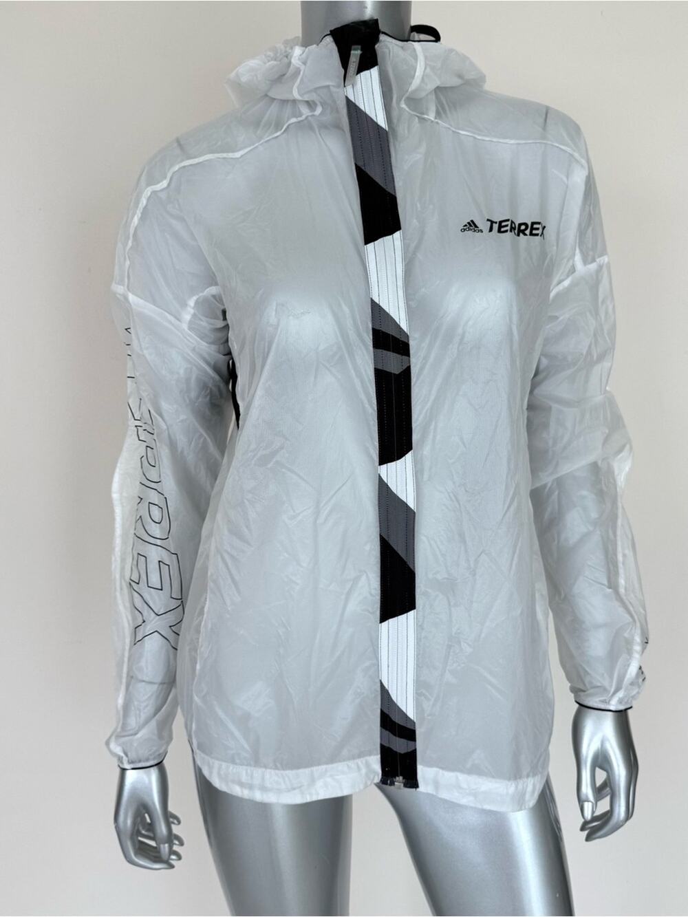 NEW!!! Adidas Terrex windbreaker jacket size S